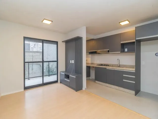 Apartamento 2 quartos e 1 banheiro, para alugar, no bairro Campo Comprido em Curitiba