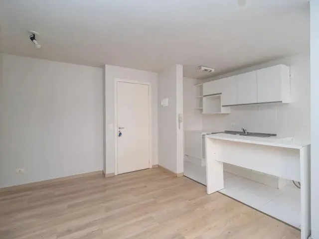 Apartamento 3 quartos e 1 banheiro, para alugar, no bairro Santa Cândida em Curitiba