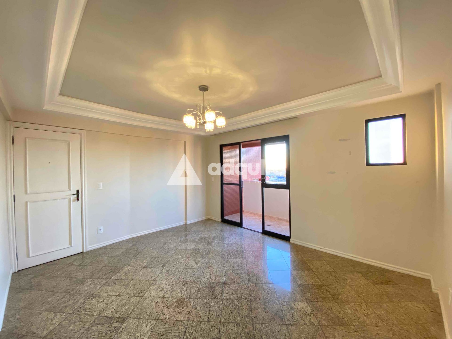 Apartamento à venda com 3 quartos, 112m² - Foto 2