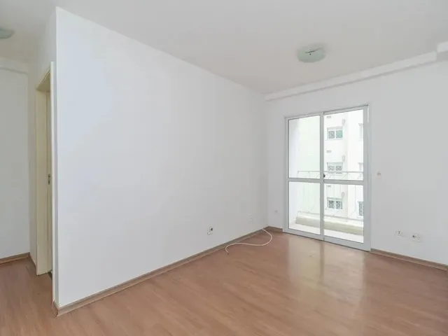 Apartamento 2 quartos e 2 banheiros, para alugar, no bairro Campo Comprido em Curitiba