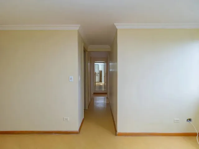 Apartamento 3 quartos e 1 banheiro, para alugar, no bairro Campo Comprido em Curitiba
