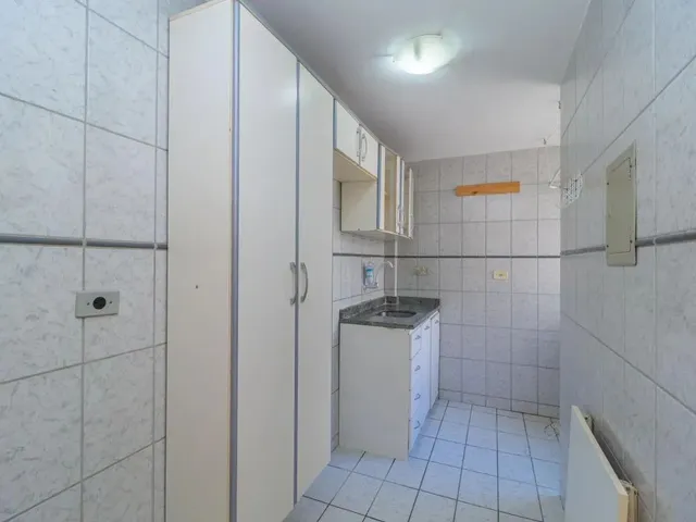 Apartamento 3 quartos e 1 banheiro, para alugar, no bairro Campo Comprido em Curitiba