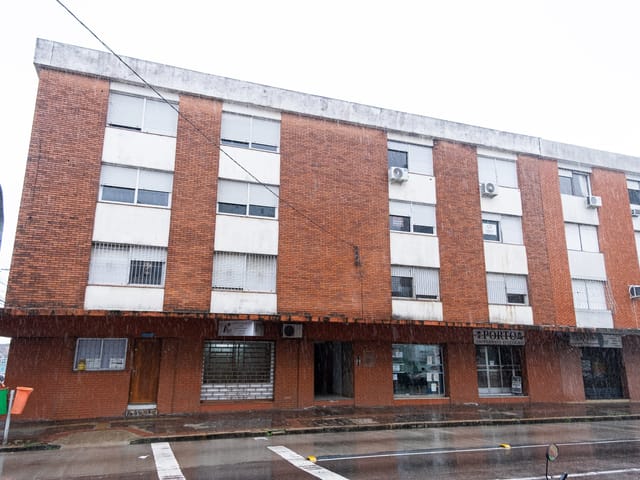 Apartamento 2 quartos e 2 banheiros, para alugar, no bairro Centro em Pelotas