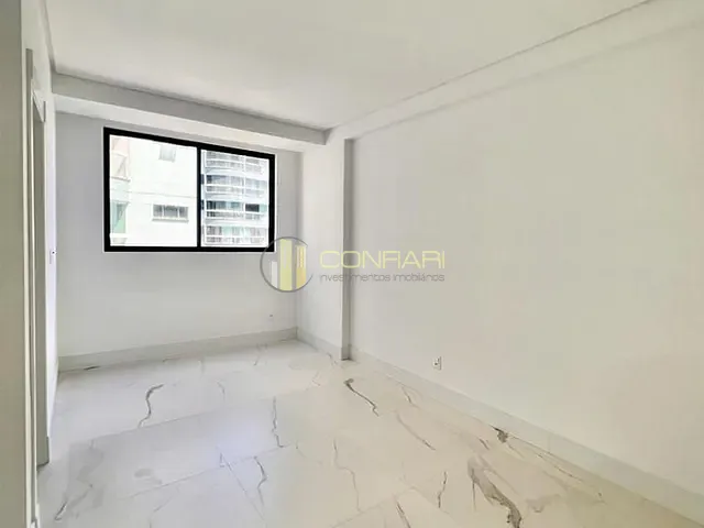Apartamento com 152m² 3 quartos e 3 banheiros, à venda, no bairro Meia Praia em Itapema