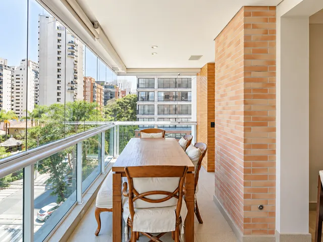 Apartamento 3 quartos e 5 banheiros, à venda ou para alugar, no bairro Moema em São Paulo