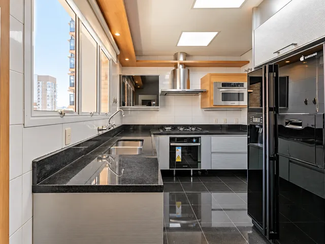 Apartamento 3 quartos e 5 banheiros, à venda ou para alugar, no bairro Moema em São Paulo