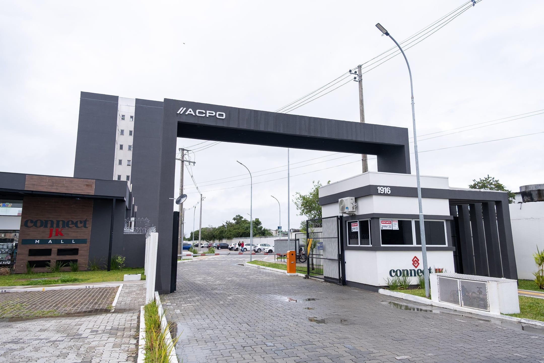 Apartamento à venda no Centro de Pelotas: 2 dorms (1 suíte), 50 m², varanda com churrasqueira, elevador privativo, lazer completo e localização privilegiada.