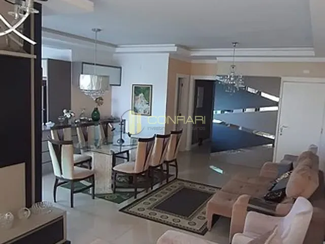 Apartamento com 230m² 3 quartos e 3 banheiros, à venda, no bairro Meia Praia em Itapema