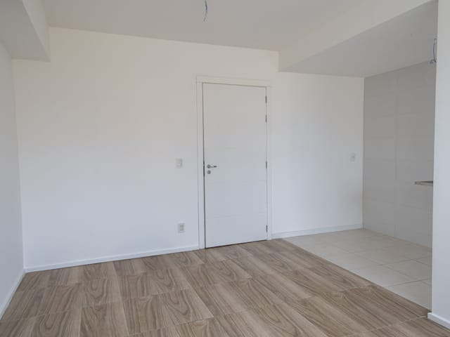 Apartamento 2 quartos e 2 banheiros, para alugar, no bairro Areal em Pelotas