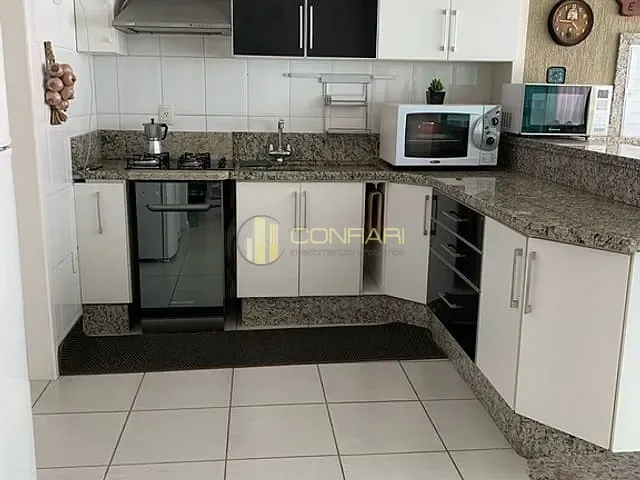Apartamento com 196m² 3 quartos e 2 banheiros, à venda, no bairro Meia Praia em Itapema