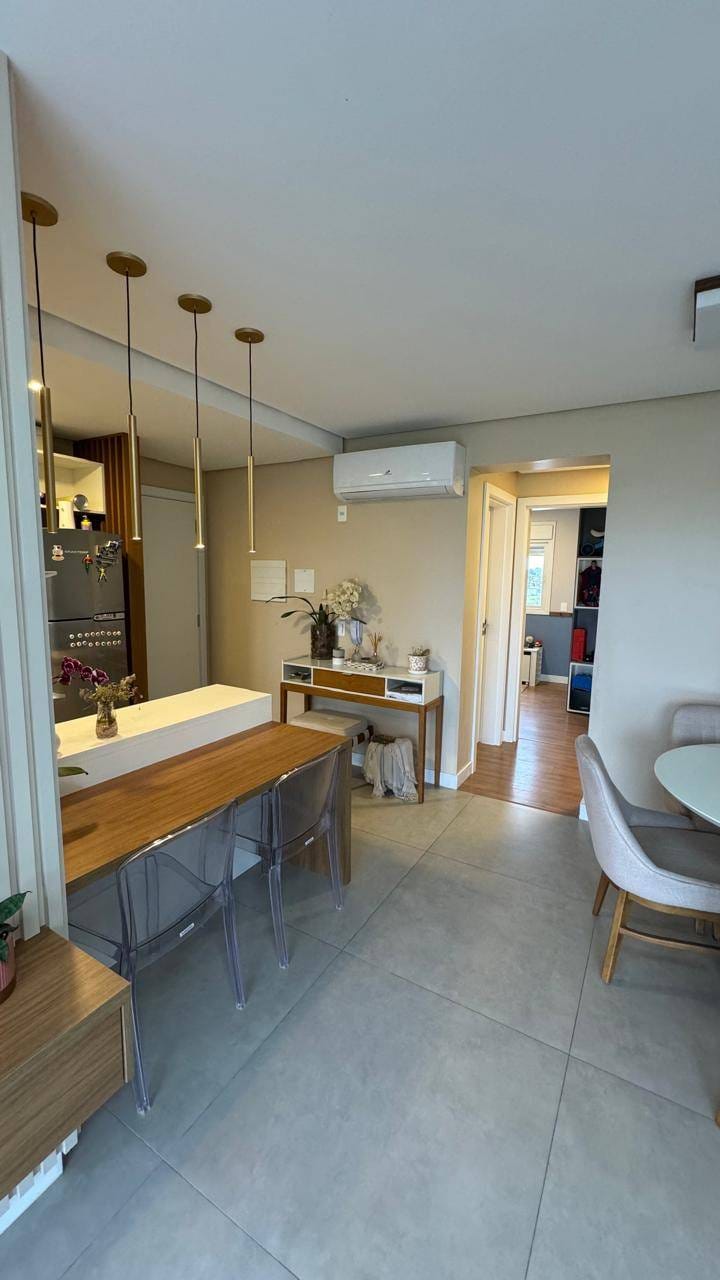 Apartamento mobiliado no São Gonçalo com 87.48 m², 3 dorm (1 suíte), sacada, churrasqueira, lazer completo e segurança 24h. Pronto para morar!