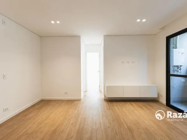 Apartamento 2 quartos e 2 banheiros, para alugar, no bairro Juvevê em Curitiba