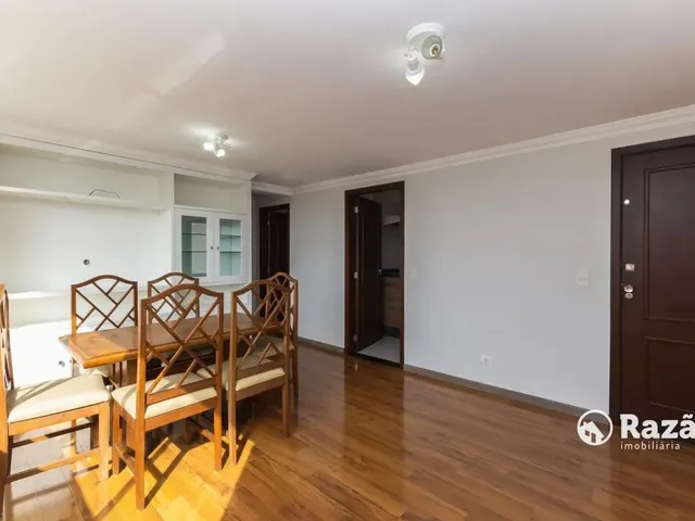 Apartamento 2 quartos e 2 banheiros, para alugar, no bairro Centro em Curitiba