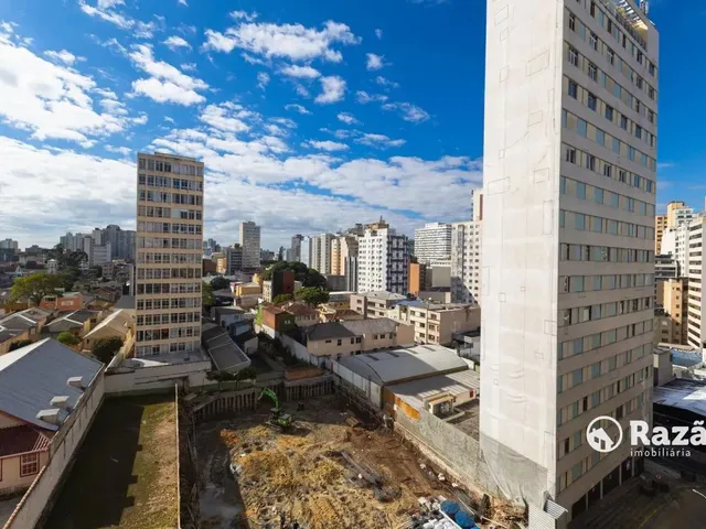 Apartamento 2 quartos e 2 banheiros, para alugar, no bairro Centro em Curitiba