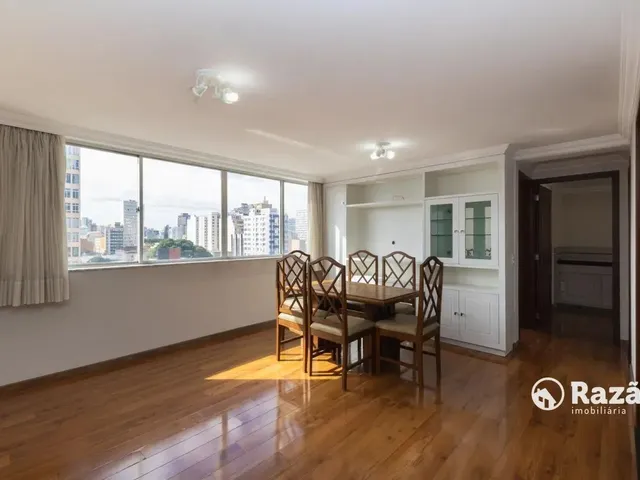 Apartamento 2 quartos e 2 banheiros, para alugar, no bairro Centro em Curitiba