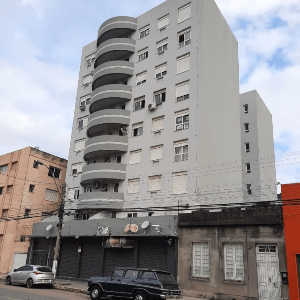 Imóvel mobiliado próximo às faculdades! 1 suíte, elevador privativo, portaria 24h e ótima localização. Ideal para moradia ou investimento. Agende sua visita!