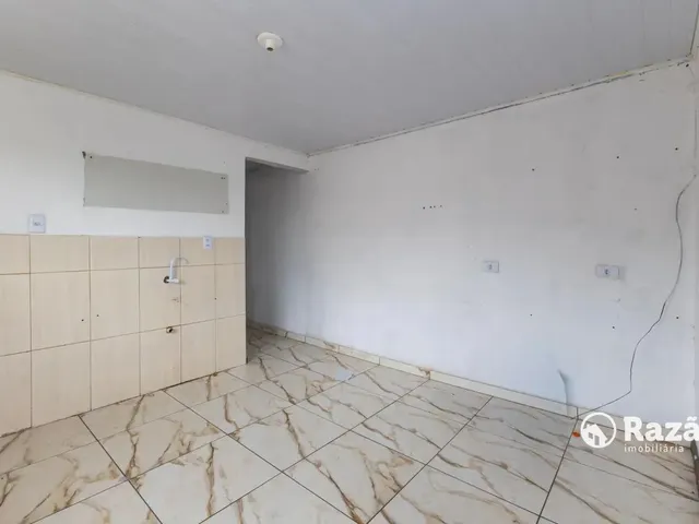 Apartamento 2 quartos e 1 banheiro, para alugar, no bairro Guarani em Colombo
