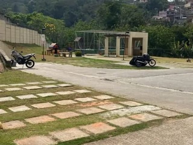 Apartamento 2 quartos e 1 banheiro, à venda, no bairro Jardim Petrópolis em Cotia