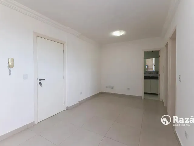Apartamento 2 quartos e 1 banheiro, para alugar, no bairro Tingui em Curitiba