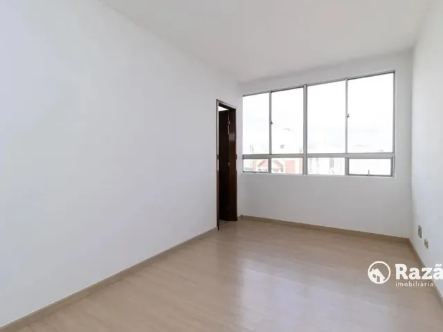 Apartamento 2 quartos e 2 banheiros, para alugar, no bairro Centro em Curitiba