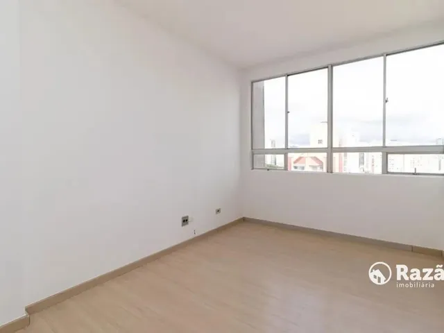 Apartamento 2 quartos e 2 banheiros, para alugar, no bairro Centro em Curitiba