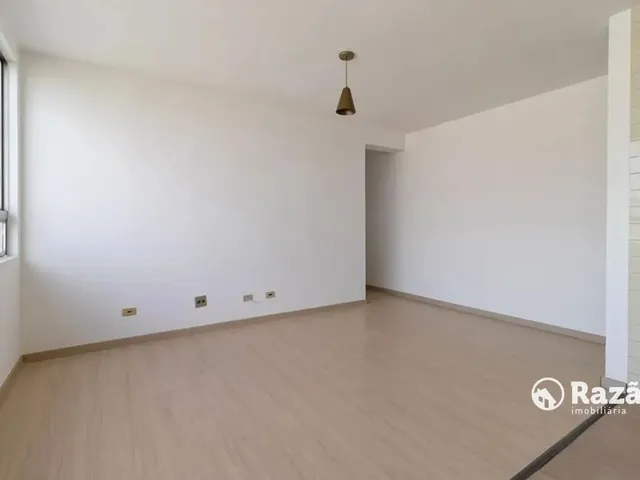 Apartamento 2 quartos e 2 banheiros, para alugar, no bairro Centro em Curitiba