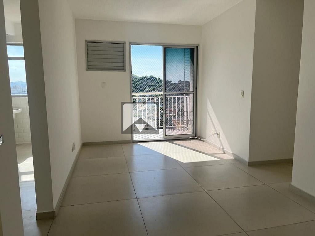 Apartamento à venda com 2 quartos, 70m² - Foto 2