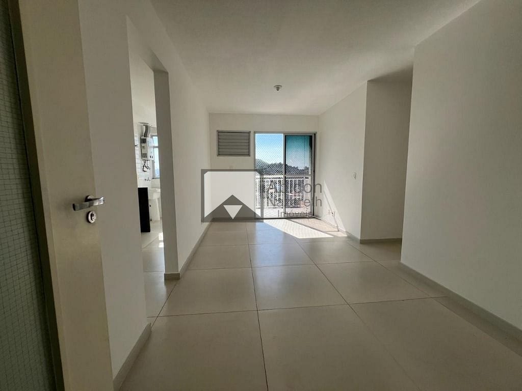 Apartamento à venda com 2 quartos, 70m² - Foto 1