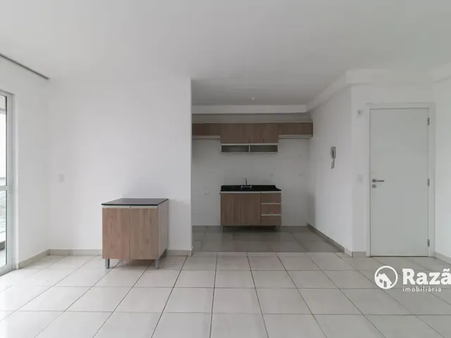 Apartamento 3 quartos e 2 banheiros, para alugar, no bairro Novo Mundo em Curitiba