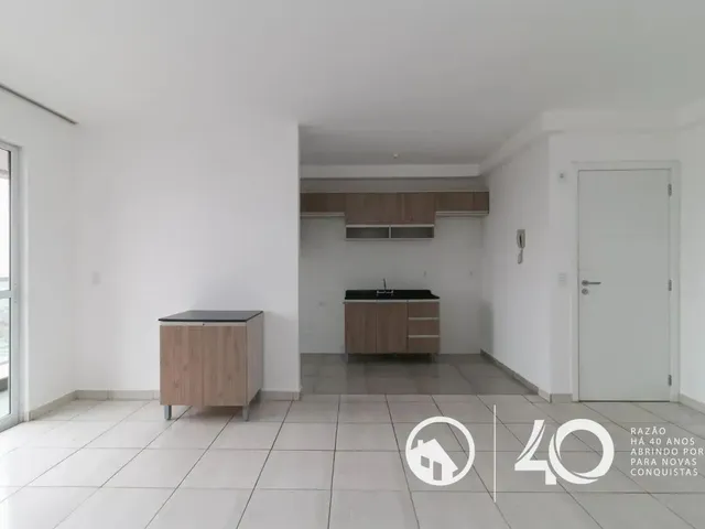 Apartamento 3 quartos e 1 banheiro, para alugar, no bairro Novo Mundo em Curitiba