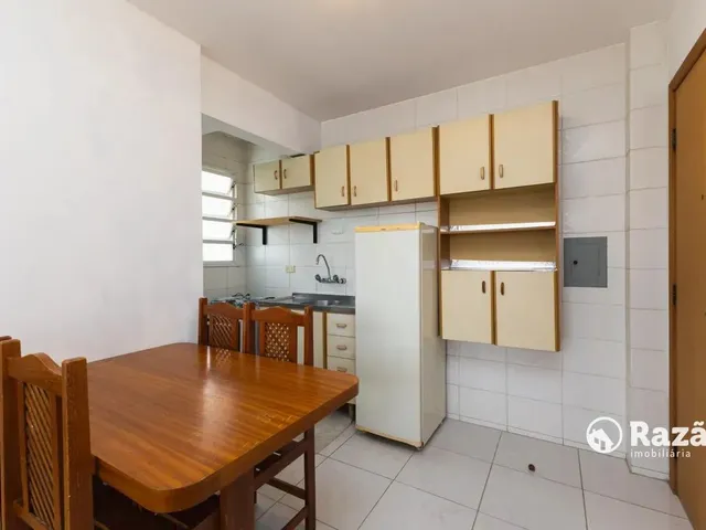 Apartamento 1 quarto e 1 banheiro, para alugar, no bairro Centro em Curitiba