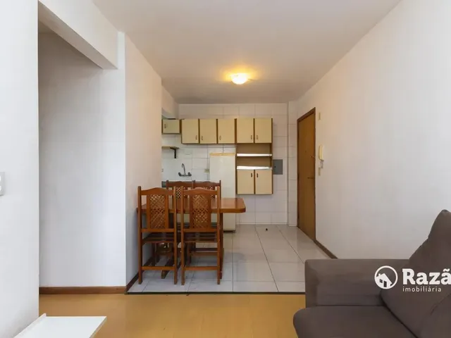Apartamento 1 quarto e 1 banheiro, para alugar, no bairro Centro em Curitiba