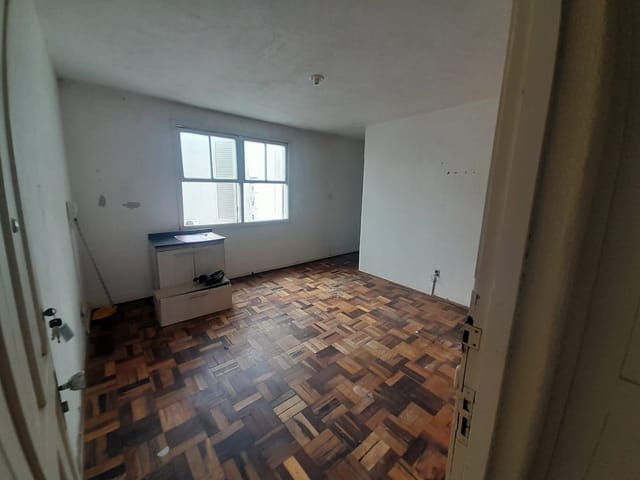 Apartamento com 68m² 3 quartos e 1 banheiro, à venda, no bairro Centro em Pelotas
