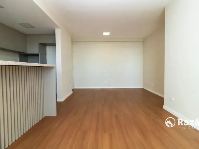 Apartamento 2 quartos e 2 banheiros, para alugar, no bairro Capão Raso em Curitiba