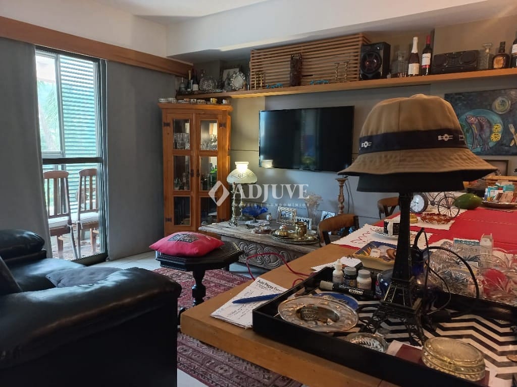 Apartamento à venda com 2 quartos, 70m² - Foto 8