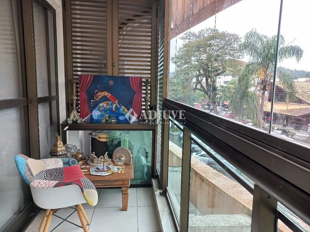 Apartamento à venda com 2 quartos, 70m² - Foto 2
