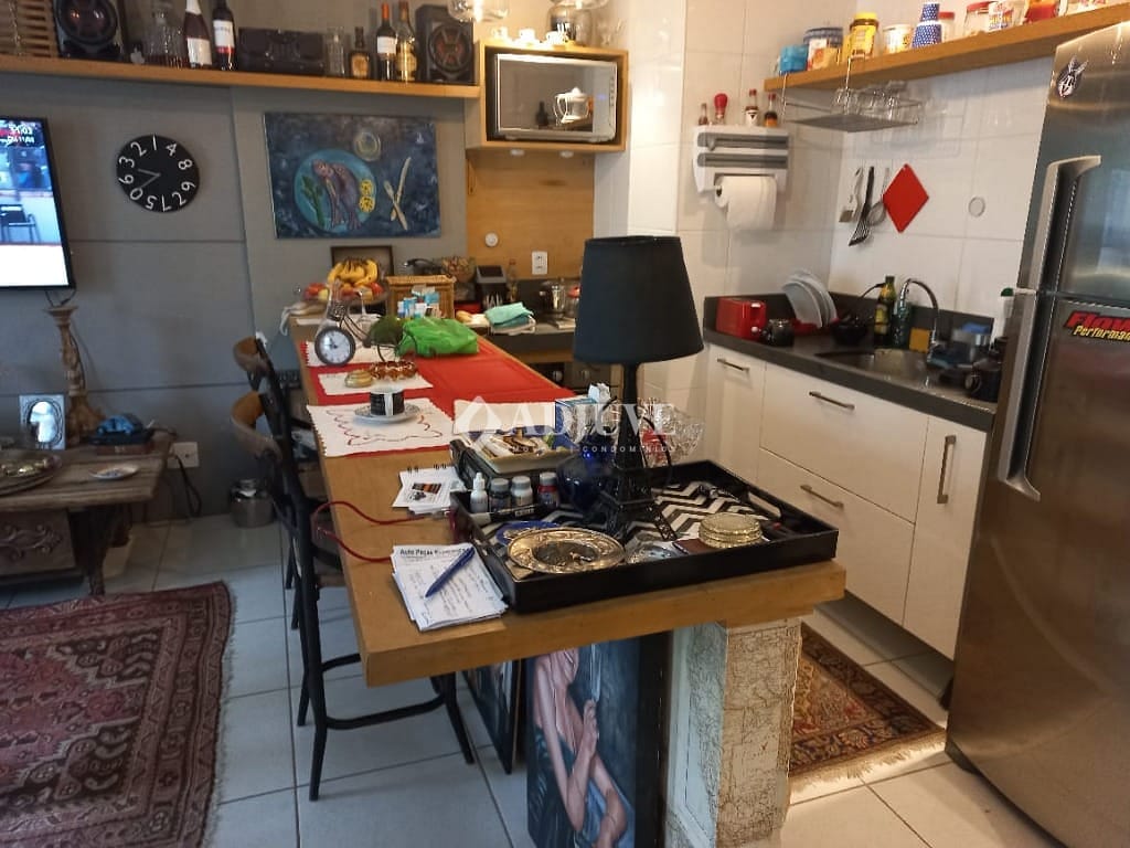 Apartamento à venda com 2 quartos, 70m² - Foto 12