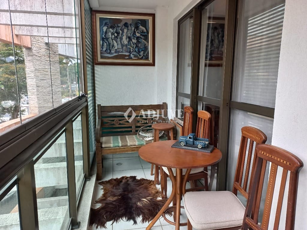 Apartamento à venda com 2 quartos, 70m² - Foto 3