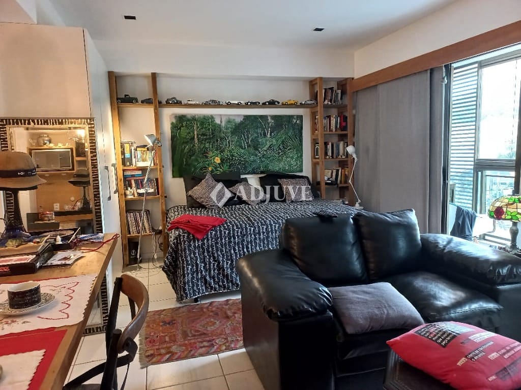 Apartamento à venda com 2 quartos, 70m² - Foto 1