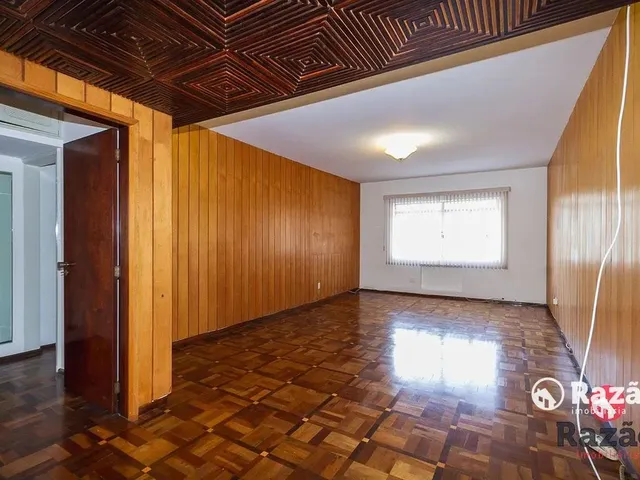 Apartamento 2 quartos e 2 banheiros, para alugar, no bairro Centro em Curitiba