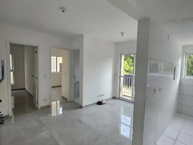 Apartamento 2 quartos e 1 banheiro, para alugar, no bairro Colônia Rio Grande em São José Dos Pinhais