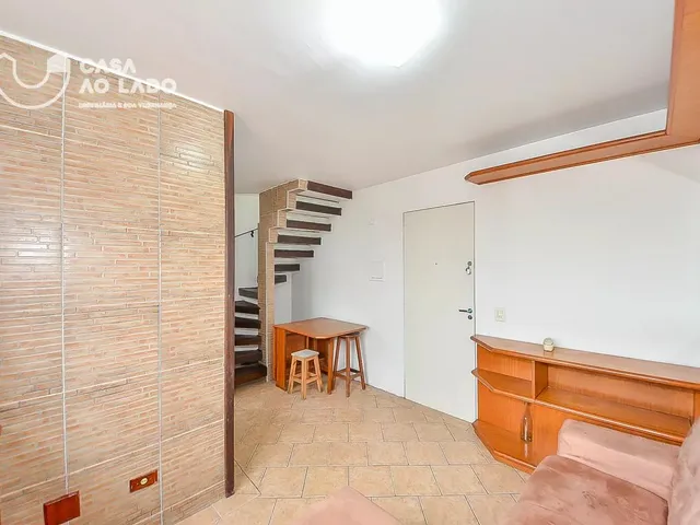 Apartamento 2 quartos e 1 banheiro, para alugar, no bairro Cristo Rei em Curitiba