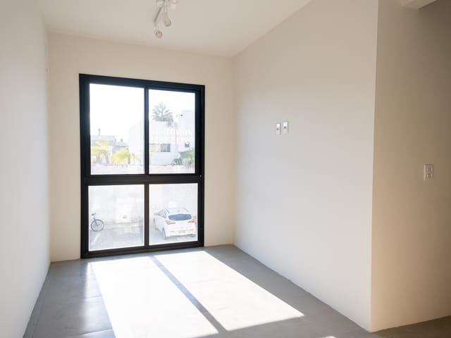 Apartamento com 67m² 2 quartos e 1 banheiro, à venda ou para alugar, no bairro Centro em Pelotas