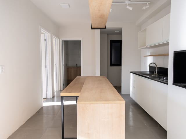 Apartamento com 67m² 2 quartos e 1 banheiro, à venda ou para alugar, no bairro Centro em Pelotas