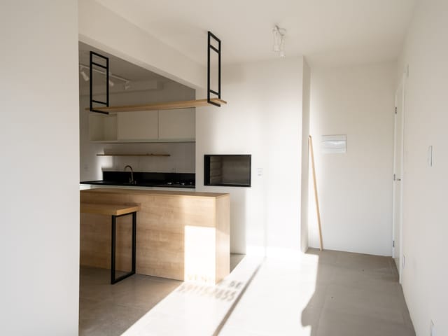 Apartamento com 67m² 2 quartos e 1 banheiro, à venda ou para alugar, no bairro Centro em Pelotas
