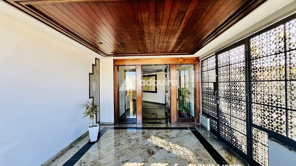 Apartamento à venda com 3 quartos, 209m² - Foto 2