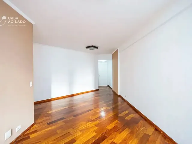 Apartamento 3 quartos e 2 banheiros, para alugar, no bairro Centro em Curitiba