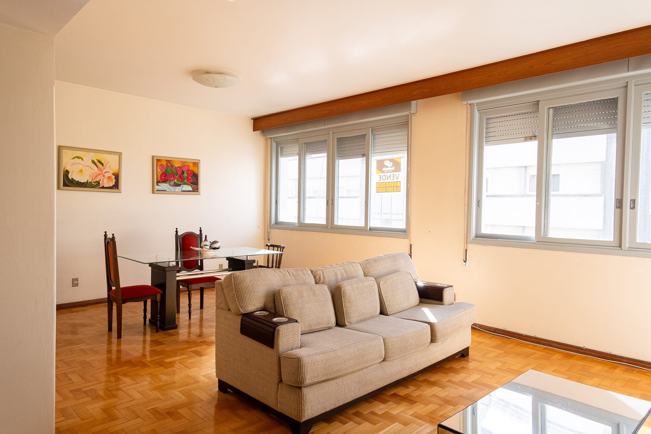 Apartamento a venda e locação no Centro de Pelotas com 150 m², 3 dormitórios (1 suíte). Condomínio com elevador e portaria 24h.