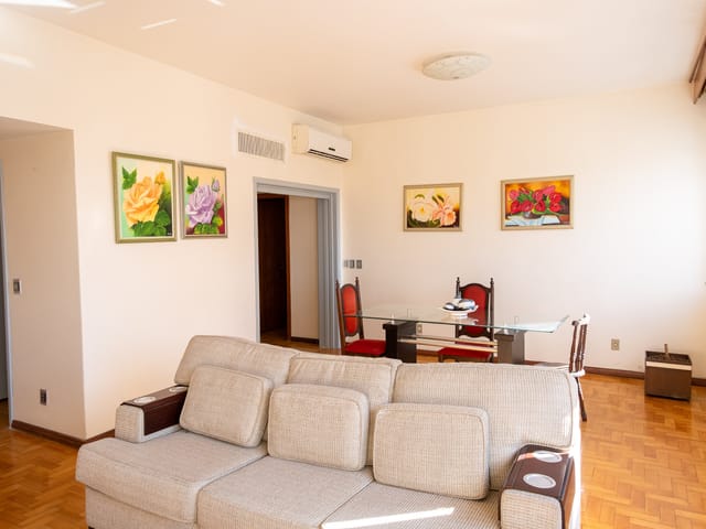 Apartamento com 162m² 3 quartos e 3 banheiros, à venda ou para alugar, no bairro Centro em Pelotas