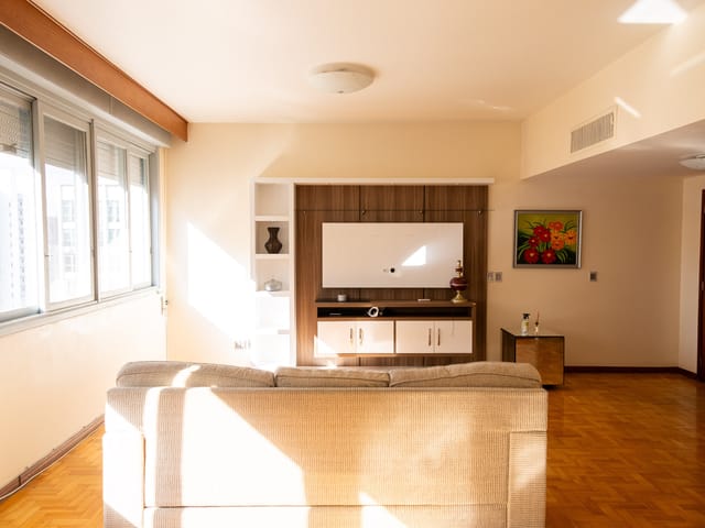 Apartamento com 162m² 3 quartos e 3 banheiros, à venda ou para alugar, no bairro Centro em Pelotas